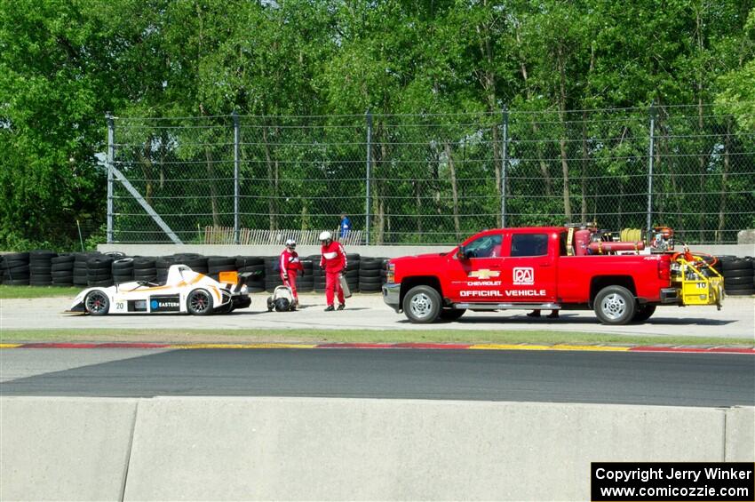 The safety team comes for Eric Wagner's Radical SR3 RSX 1340 at turn 6.