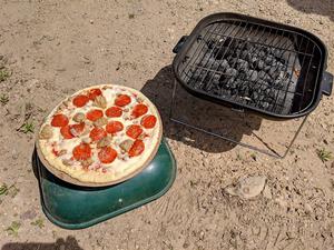 The first grilled pizza is ready before the start of the event.