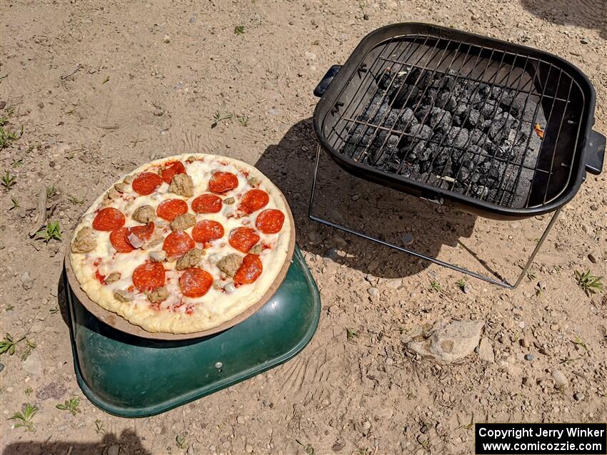 The first grilled pizza is ready before the start of the event.