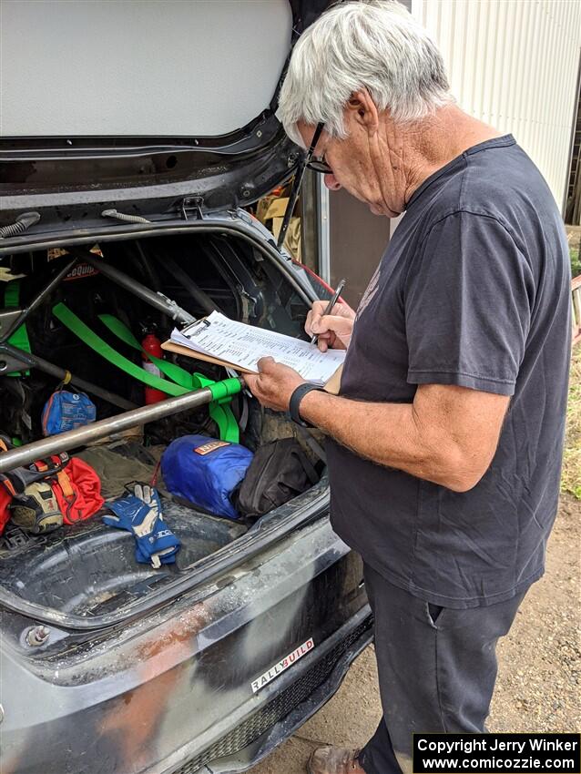 Steve McNaughton checks the Bret Hunter / Melissa Sherowski Ford Fiesta ST during tech.