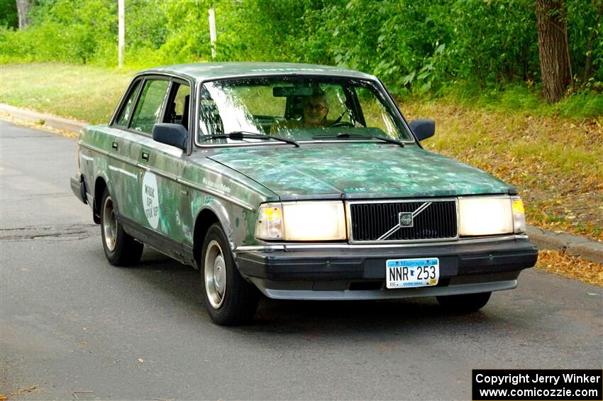 ArtCar 4 - Volvo 240