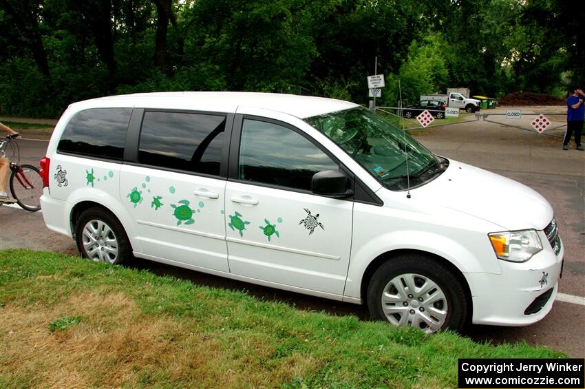 ArtCar 12 - Dodge Grand Caravan