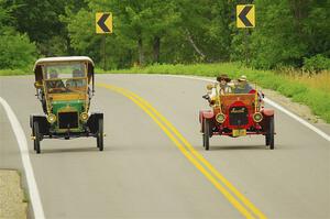 John Elliot's 1912 Maxwell passes Westley Peterson's 1911 Maxwell