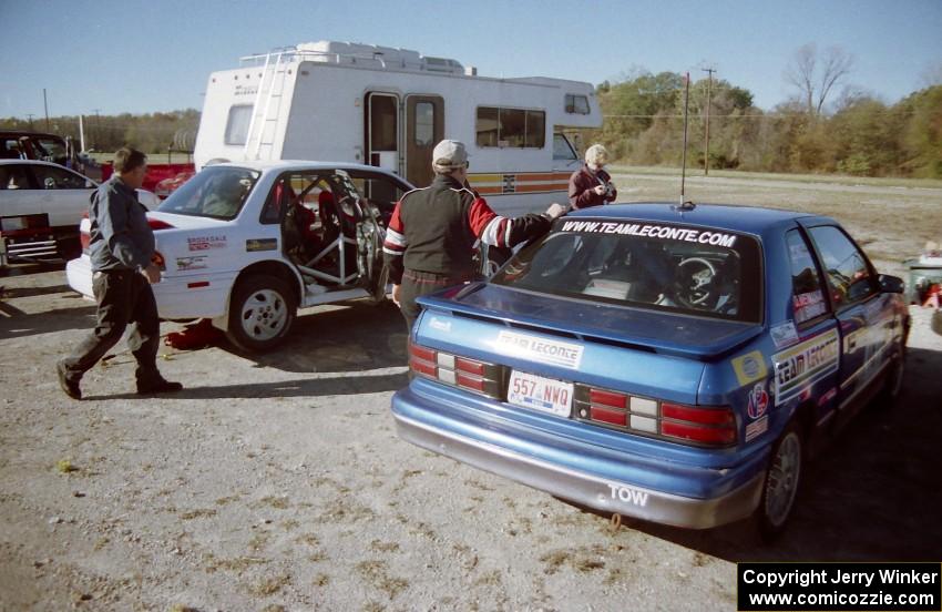 The Todd Jarvey / Rich Faber Mitsubishi Galant VR4 and John Shirley / Dave Weiman Dodge Shadow before the start.