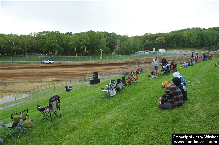 The crowd eventually grew bigger on the hillside, however the attendance compared to the previous year was noticeably lower.