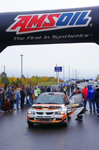 Tim Whitteridge / Ryan Dunham Mitsubishi Lancer Evo VIII leaves the ceremonial start.