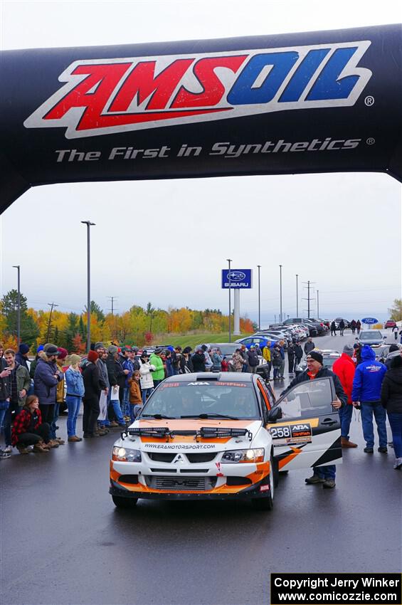 Tim Whitteridge / Ryan Dunham Mitsubishi Lancer Evo VIII leaves the ceremonial start.