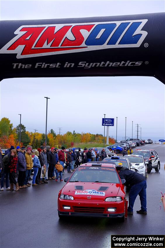 Vivian Campbell / Michael Hordijk Honda Civic leaves the ceremonial start.