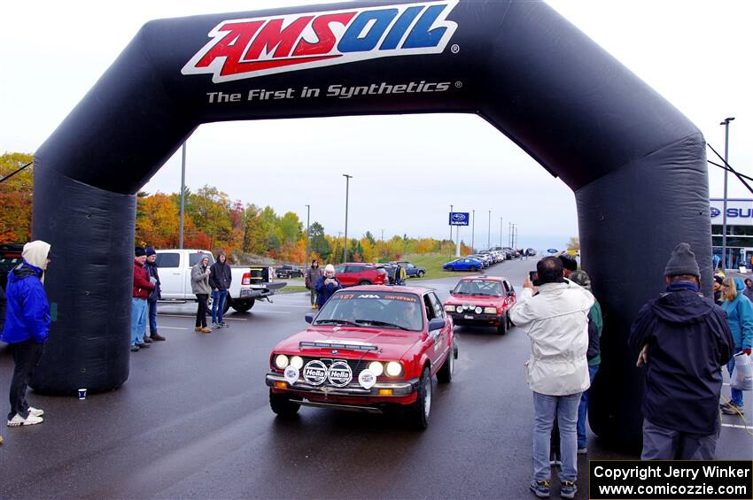 Levi Johnson / Griffin Johnson BMW 325e leaves the ceremonial start.