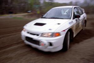 Brian Scott / David Watts drift their Mitsubishi Lancer Evo IV through a 90-left on SS2.
