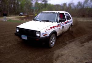 Bob Nielsen / Kathy Freund apex a 90-left on SS2 in their VW GTI.