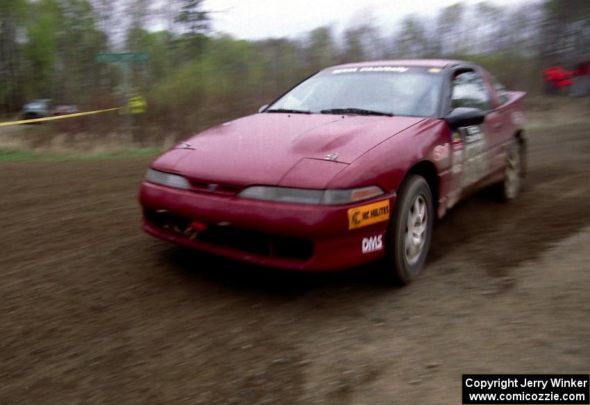 Dave LaFavor / Bob LaFavor drift their Eagle Talon through a 90-left on SS2.