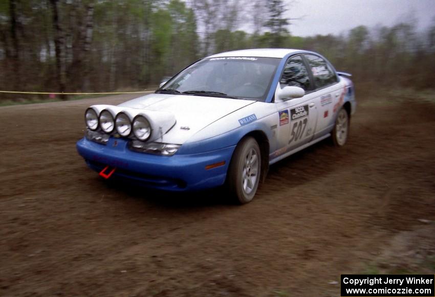 Micah Wiitala / Jason Takkunen drift through a 90-left on SS2 in their Saturn SL2.