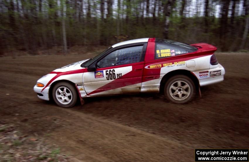 Matt Huuki / Janell Huuki drift nicely through a 90-left on SS2 in their Eagle Talon.