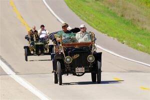 Robert Lederer's 1908 White and Bruce van Sloun's 1907 Ford