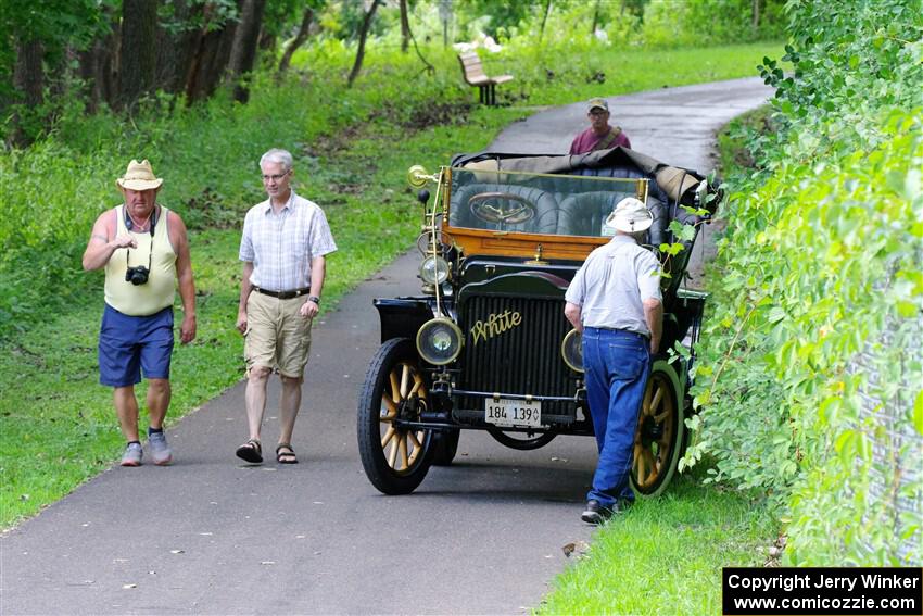 Robert Lederer's 1908 White comes to a stop less than a quarter mile from the finish.
