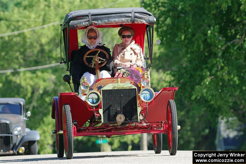 Joyce Pellow / Angie Smith 1907 Ford