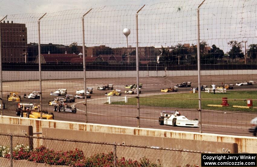 The grid takes a warm-up lap before the start.