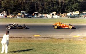 Darrell Peterson leads Bob Kapaun out of corner ten during Formula Vee practice. Both are in Lynx Bs.