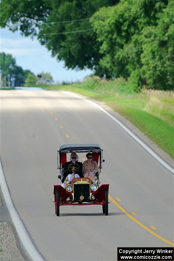 Joyce Pellow / Angie Smith 1907 Ford