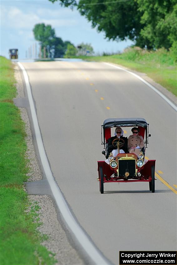 Joyce Pellow / Angie Smith 1907 Ford
