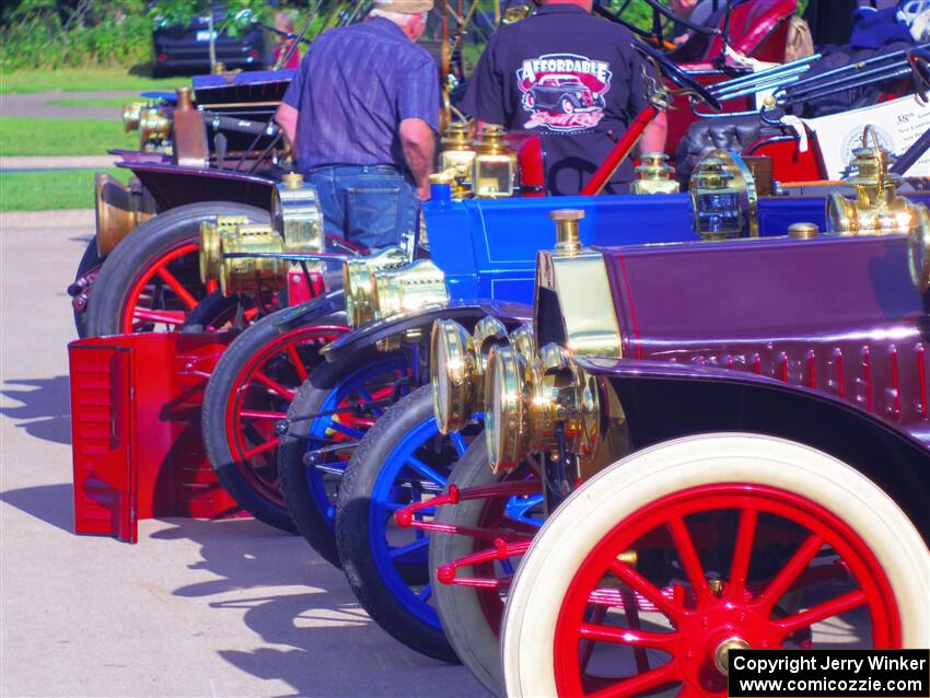 Peter Jakab's 1908 Buick and Angie Smith / Vince Smith 1912 Maxwell at the finish.