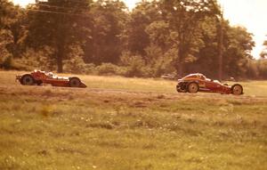 Darrell Peterson's Lynx B leads John Hogdal's Napmobile RJ-1 in the Formula Vee race.