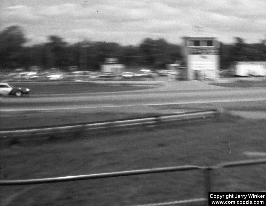 George Follmer's AMC Javelin leads down the front straight.