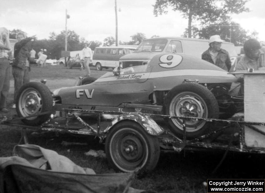 Mike Leary ran in the Pro Formula Vee race in his Lynx B