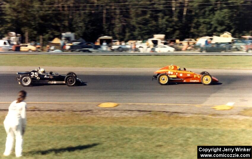 Darrell Peterson leads Bob Kapaun out of corner ten during Formula Vee practice. Both are in Lynx Bs.