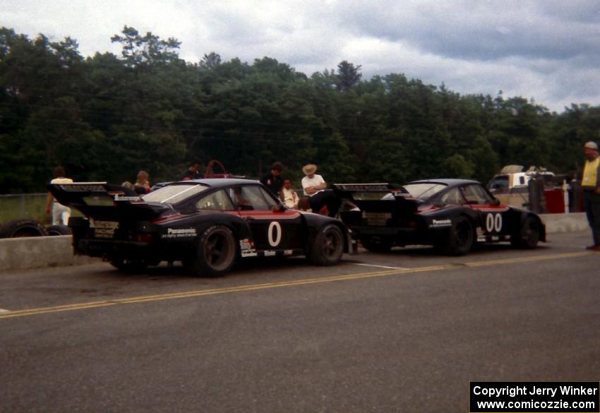 The Interscope Racing Porsche 935 Turbos of Ted Field (0) and Danny Ongais (00)