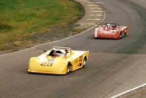 Alan Lewis's Tiga SC80 leads Syd Demovsky's Lola T-590 in the Sports 2000 battle.