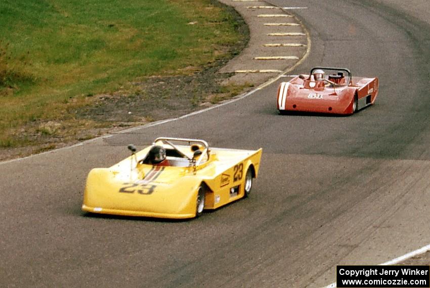 Alan Lewis's Tiga SC80 leads Syd Demovsky's Lola T-590 in the Sports 2000 battle.