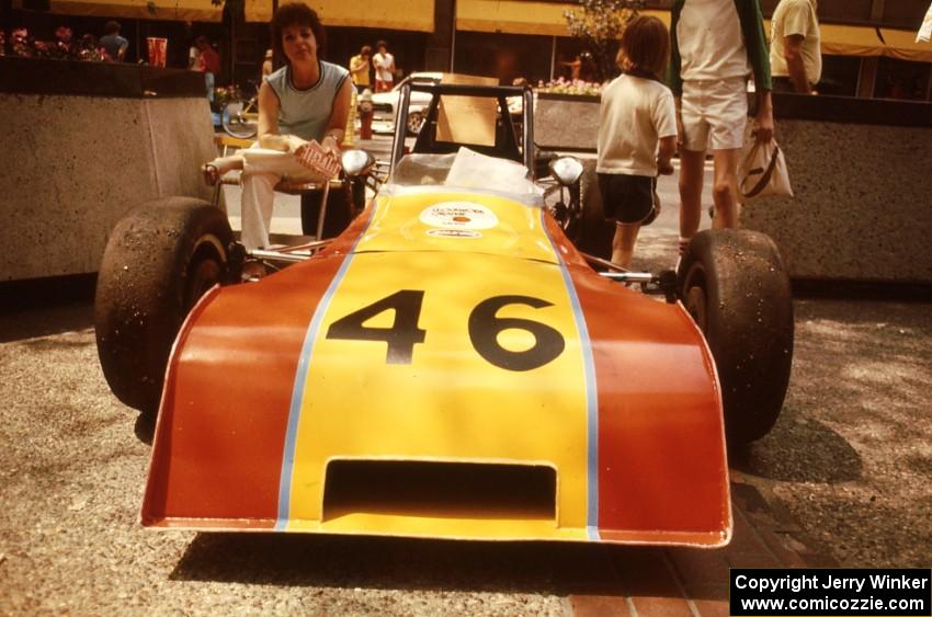 Ted Witcoff's Caldwell D-9 on display on the Nicollet Mall days before the races.
