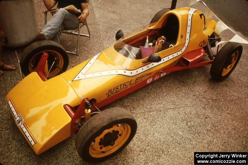 Steve Thomson's Lynx B Formula Vee on display on the Nicollet Mall days before the races.