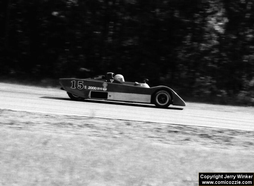 Syd Demovsky ran in Sports 2000 in his Lola T-590