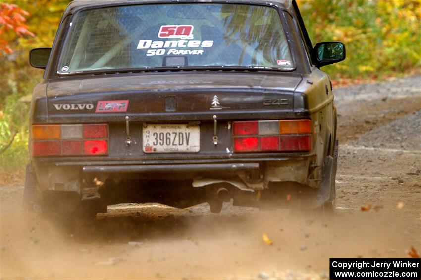 Adam Brock / Shanti Witt Volvo 244 on SS15, Double Trouble.