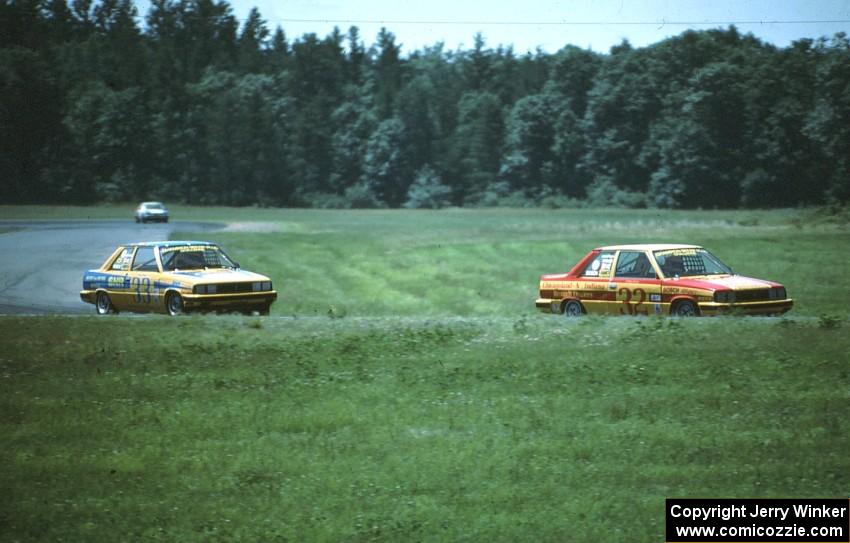 The Renault Alliances of Bobby Archer (32) and Tommy Archer (33)