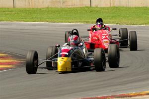 Jay Messenger's Van Diemen RF99 and Dave Petzko's Spectrum 014H