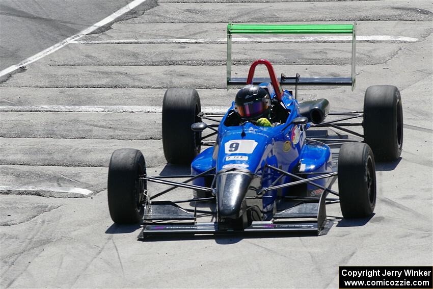 Cooper Travis' Van Diemen Élan DP08 goes wide at Canada Corner.