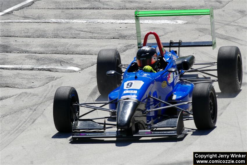 Cooper Travis' Van Diemen Élan DP08 goes wide at Canada Corner.
