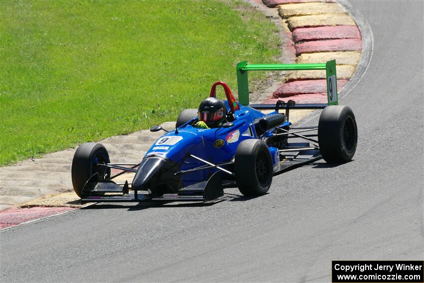 Cooper Travis' Van Diemen Élan DP08