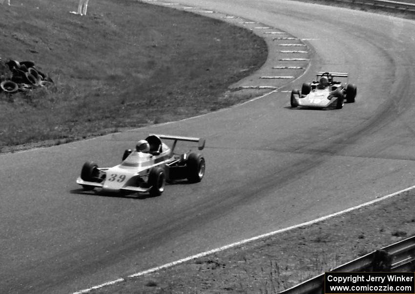 Hiro Nishioka, M.D.'s Dulon MP-18C leads Jerry Griffin's Royale RP18A, both in Formula Continental.