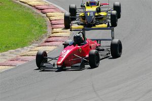 Carter Sheets' Van Diemen RF03 and Jonathan Farmer's Radon Rn.10