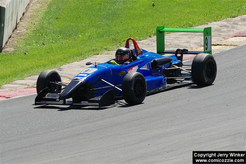 Cooper Travis' Van Diemen Élan DP08