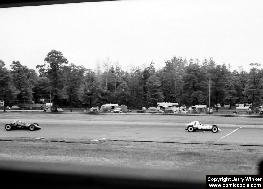 Steve Knapp's Lynx B Formula Vee is followed by (most likely) Jerry Knapp's Caldwell D-13 Formula Vee during the driver's school