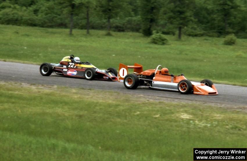 Jim Render's Tiga FFA78 Formula Ford chases Mark Modjean's GRD Formula Continental