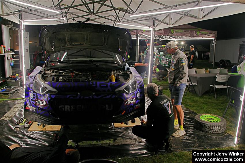 Patrick Gruszka / John Hall Hyundai i20 R5 and Alastair Scully / Stefan Trajkov Hyundai i20 R5 at Pioneer Farm after day two.