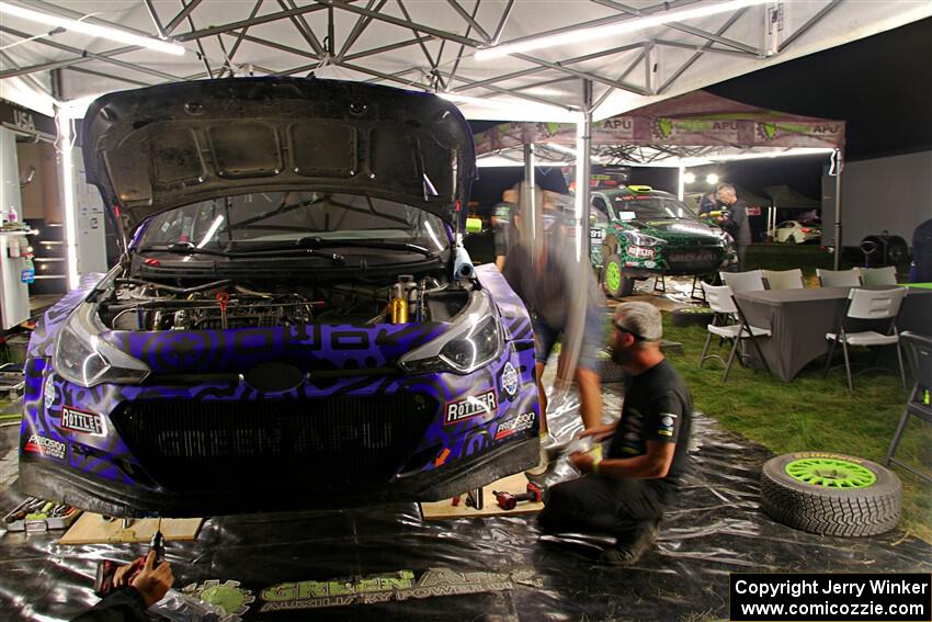 Patrick Gruszka / John Hall Hyundai i20 R5 and Alastair Scully / Stefan Trajkov Hyundai i20 R5 at Pioneer Farm after day two.