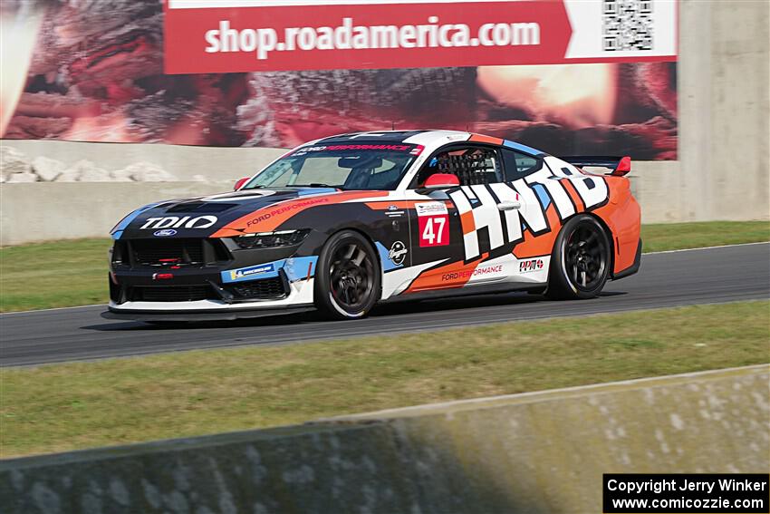 Wesley Slimp's Ford Mustang Dark Horse R